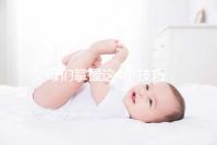 父母們掌握這4個技巧，輕松培養(yǎng)孩子睡嬰兒床的習(xí)慣